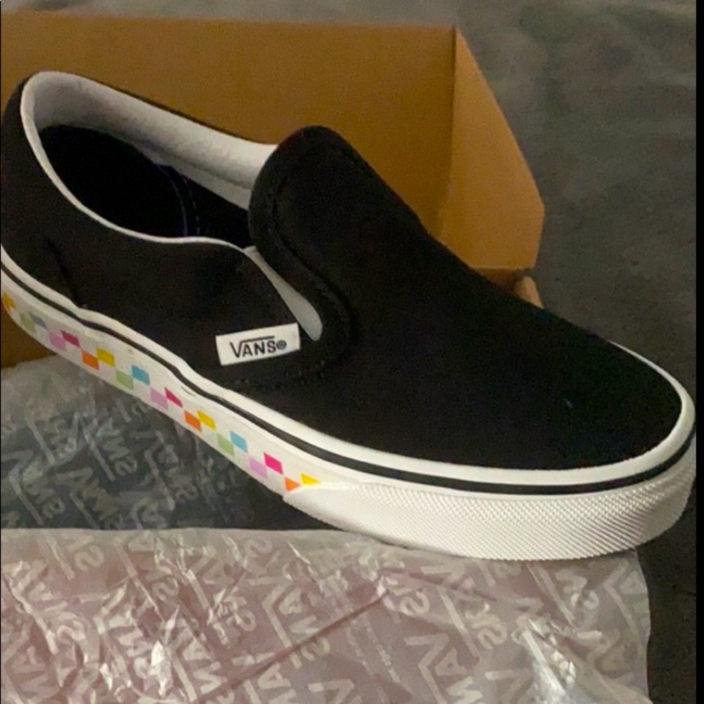 Brand new vans with box ( unisex )